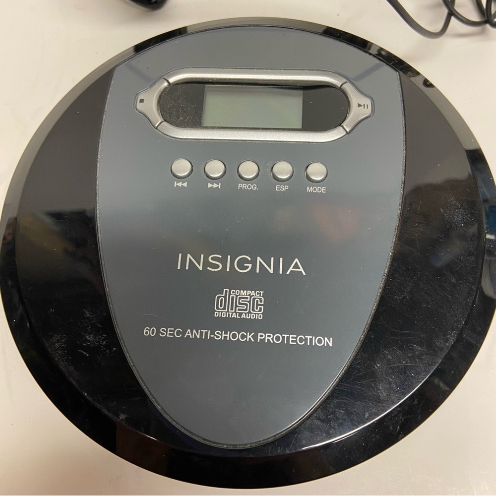 Insignia NS -P4112 Portable CD Player With Earphones Black